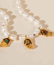Collar Perlas Amuleto Mano